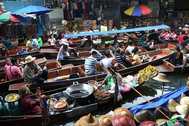bangkok thailand schwimmender markt