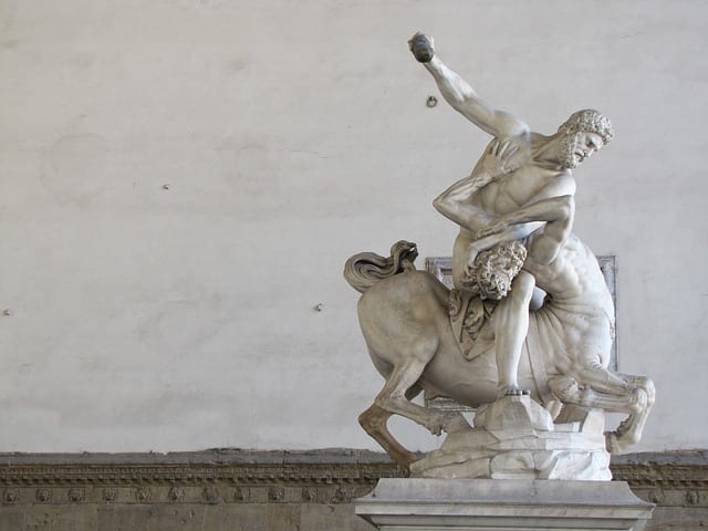 herkules besiegt die kentaurt giovanni da bologna statue