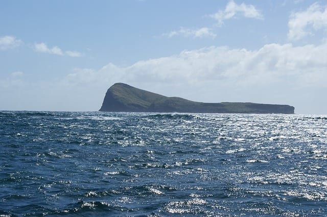 mauritius ocean cliff